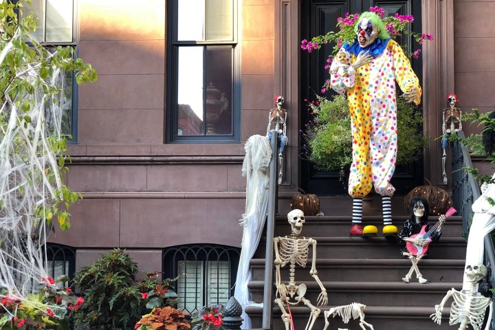 halloween decorations on front porch